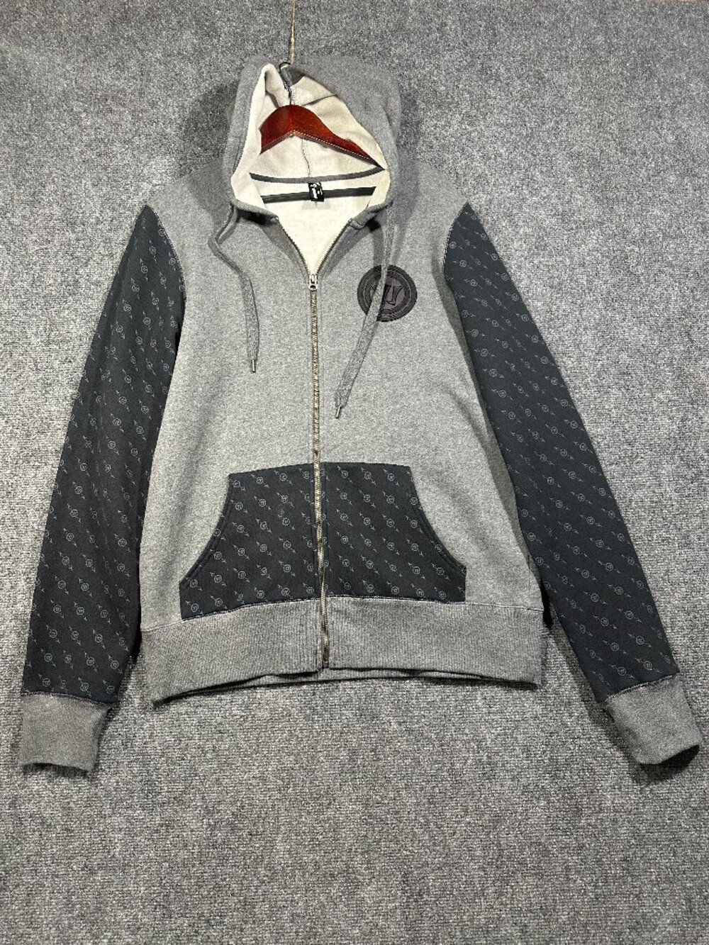 Warrior Hoodie Mens Large Gray Black Kangaroo Pockets Full Zip Rubber Logo